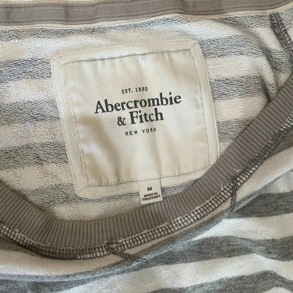 ABERCROMBIE & FITCH Crop Pocket Striped Tee - size medium - Picture 3 of 4